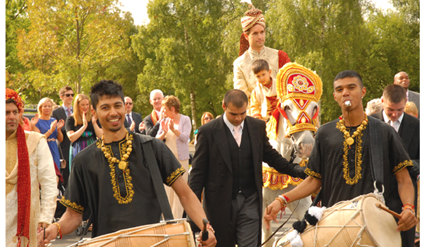 2L DJs & Dhol Division - Asian Wedding DJs, Entertainment, Dhol Players and Bhangra/BollywoodDancers